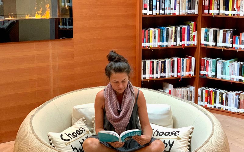 Literatur im Juffing: Die hauseigene Bibliothek lädt zu Entdeckungen ein.